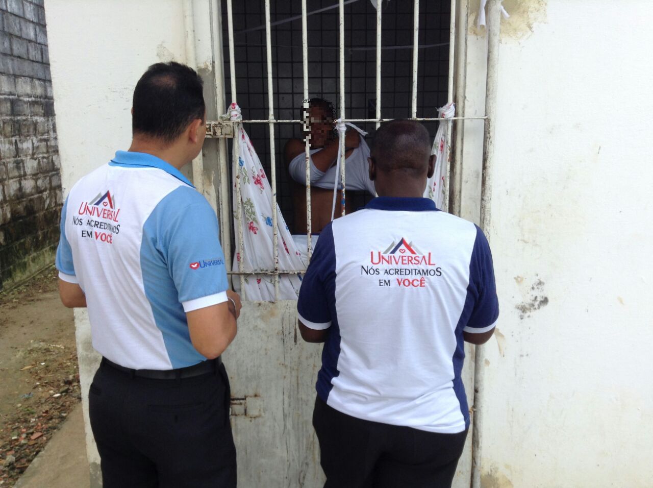 Reclusos, mas não sozinhos