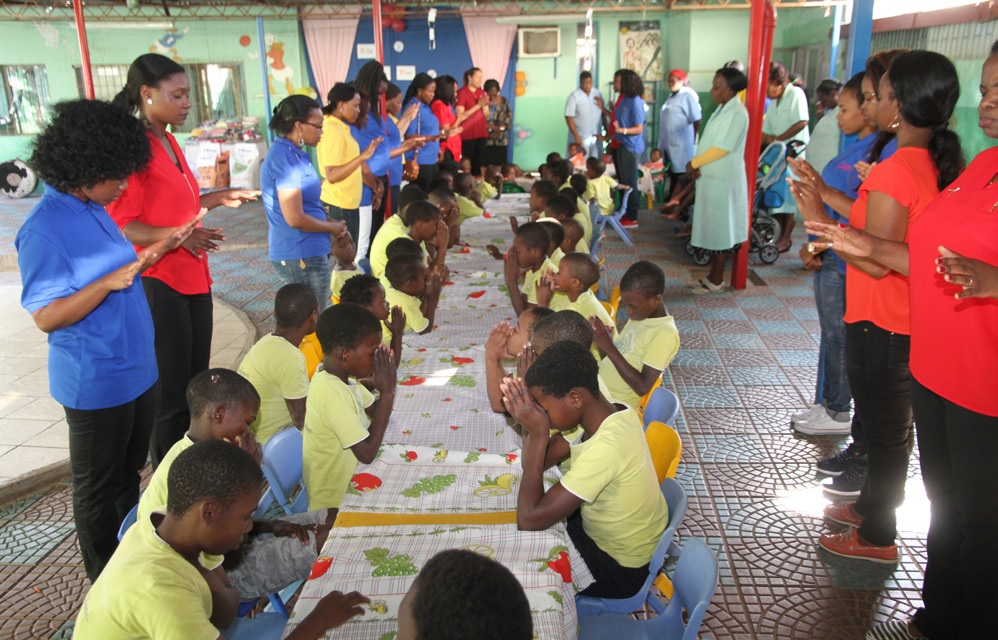 postProjeto T-Amar visita crianças em orfanato de Moçambiquena categoriaAção Social