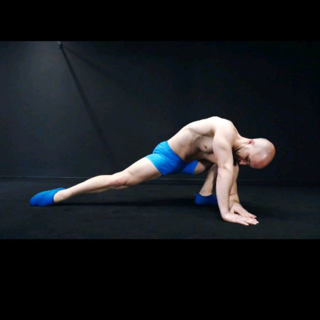 Advanced Lunge And Reach Exercise Howto Workout Trainer by Skimble