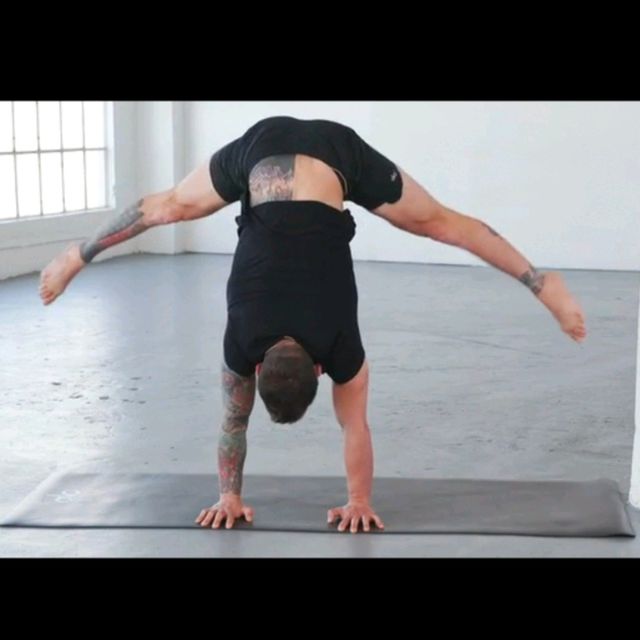 Kneeling Straddle Jump In HS Exercise Howto Workout Trainer by Skimble