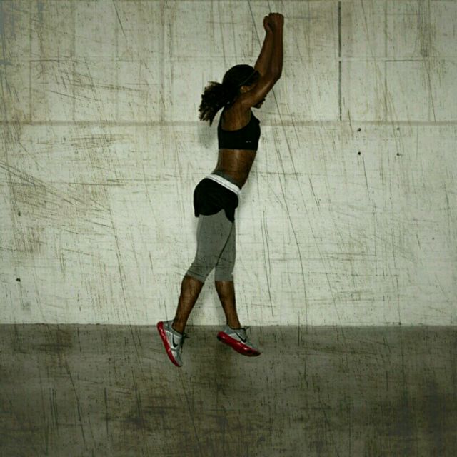 Dynamic Split Jumper Exercise Howto Workout Trainer by Skimble