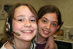 Caption: Lia and hannah from the Heinrich-Roller Schule berlin