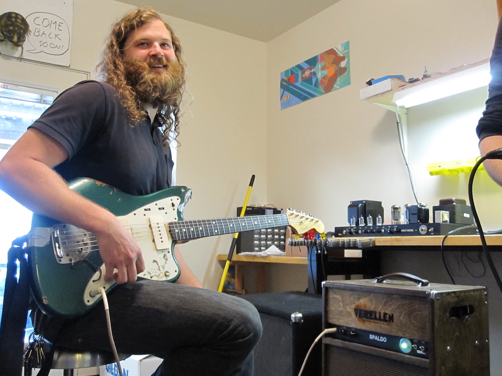 Caption: Ben Verellen playing his Spaldo amp , Credit: Keith Hitchcock