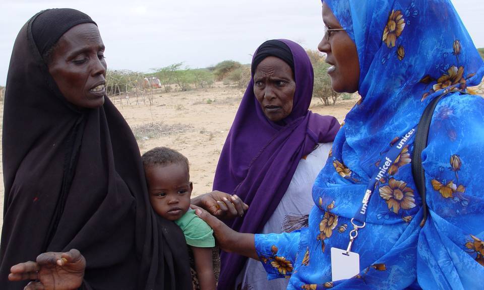 Caption: UNICEF Kenya Child Protection Specialist Zeinab Ahmed (right) speaks with Somali refugees in a camp in Dadaab, north-eastern Kenya., Credit: © UNICEF Kenya/2011/Holt 