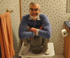 Caption: Jonathan Isbit demonstrates his Nature’s Platform device. , Credit: Courtesy of Andrea Wenzel.