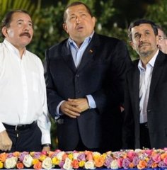 Caption: Presidentes Ortega (Nicaragua), Chavez (Venezuela) y Ahdaminejad (Irán)