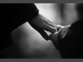 Holdinghands_small