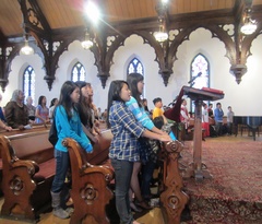 Karen_teens_at_church_medium