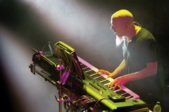 Caption: Jordan Rudess