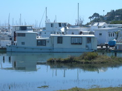 Houseboat_medium