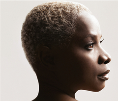 Caption: Beninese Chanteuse Angelique Kidjo