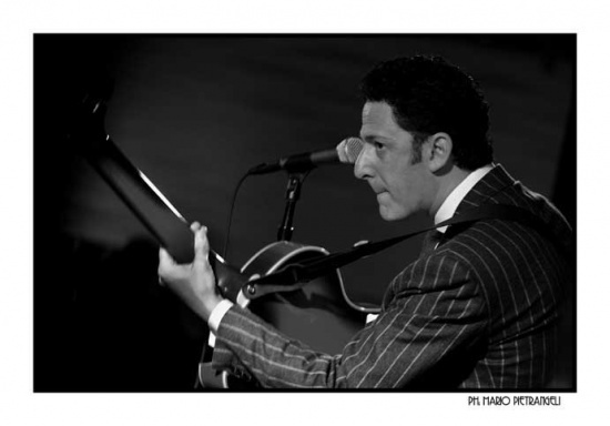 Caption: John Pizzarelli