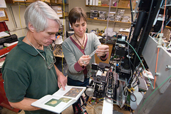 Caption: Rob Olson and Heidi Sosik developed an automated underwater microscopic camera that takes photographs of phytoplankton in the ocean., Credit: Tom Kleindinst, WHOI