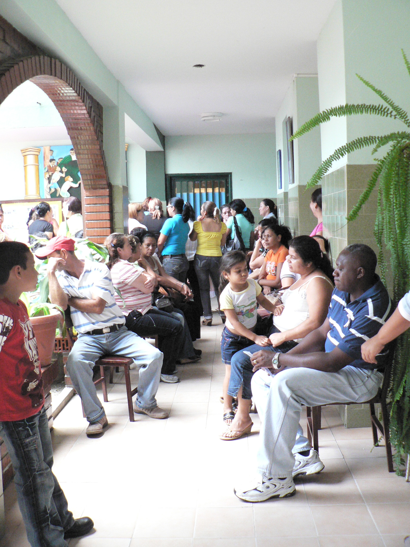 Caption: Más de 90 minutos de espera para una consulta médica, Credit: Maria Fonseca