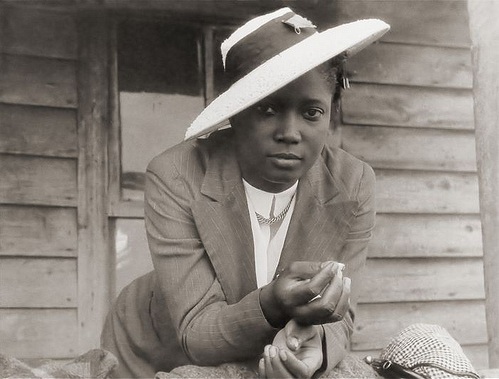 Caption: A migrant worker in Belcross, North Carolina, 1940, Credit: <a href="http://www.yesterprints.com">YesterPrints.com</a>