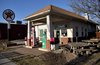 The_filling_station_bar-b-q_restaurant_store_front