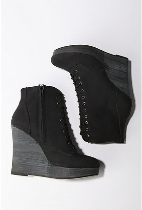 Wedge would you do? - The Closet Freaks