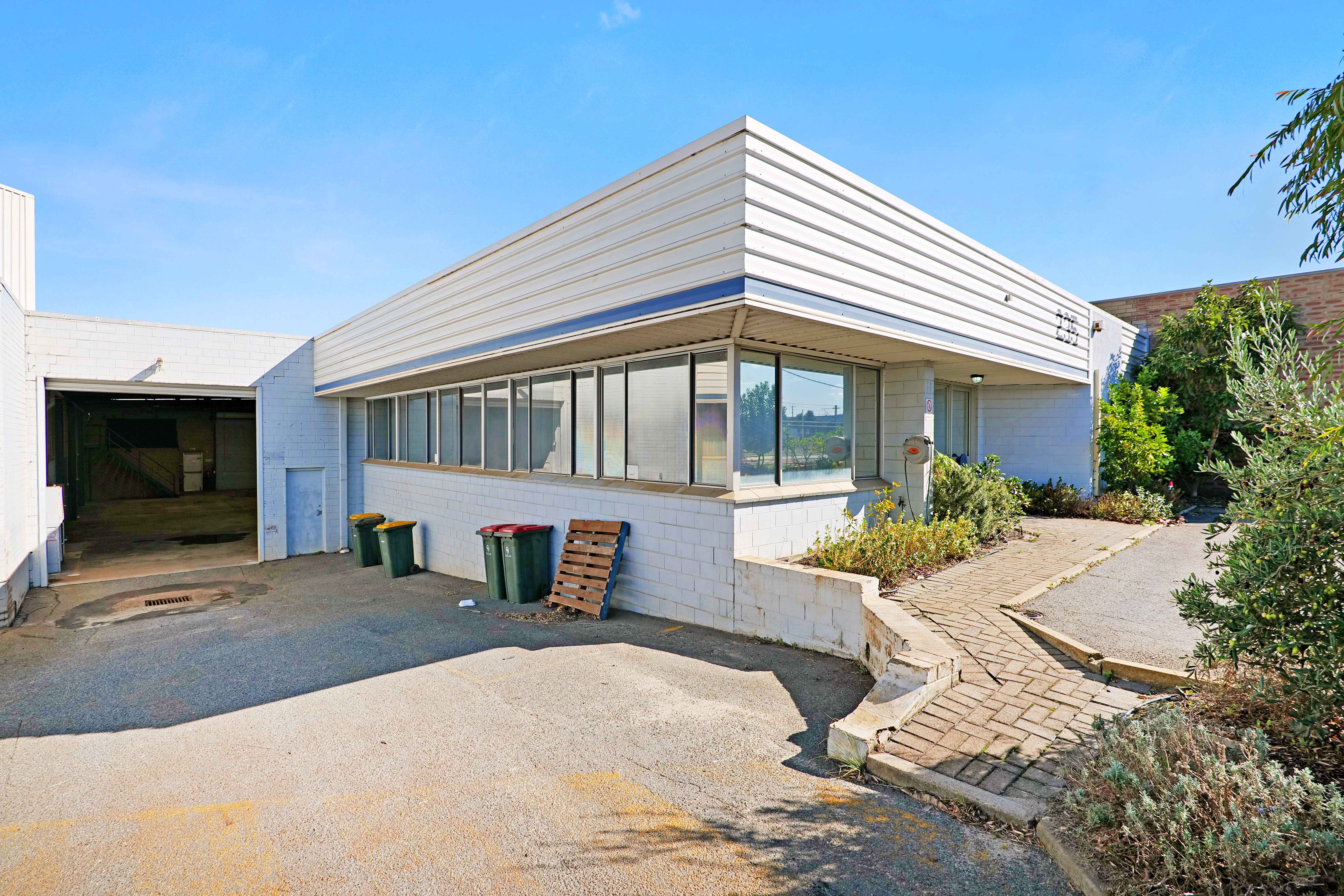 235 Bank Street,, Welshpool WA 6106