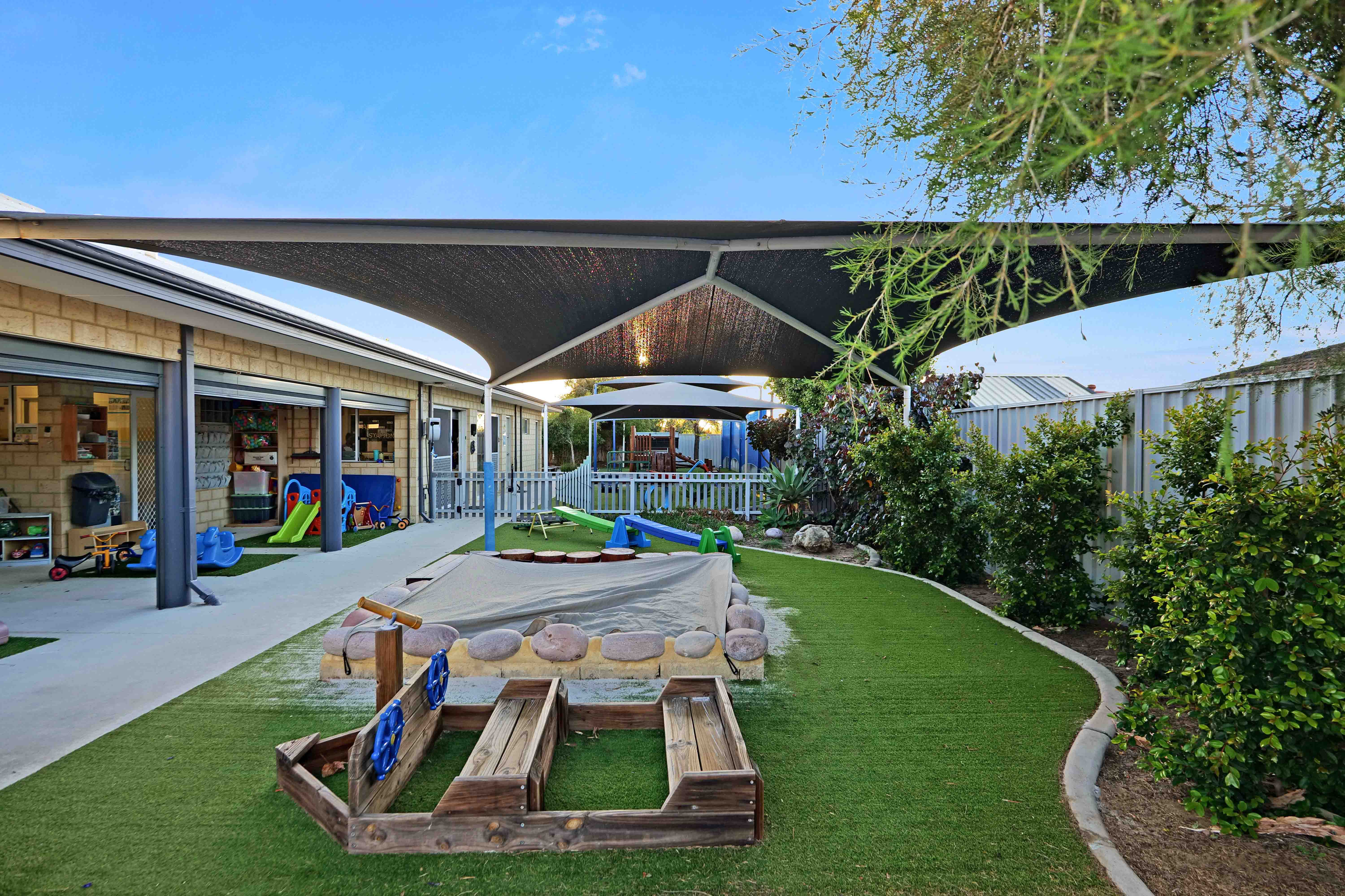 17 Kingsway, Madeley WA 6065