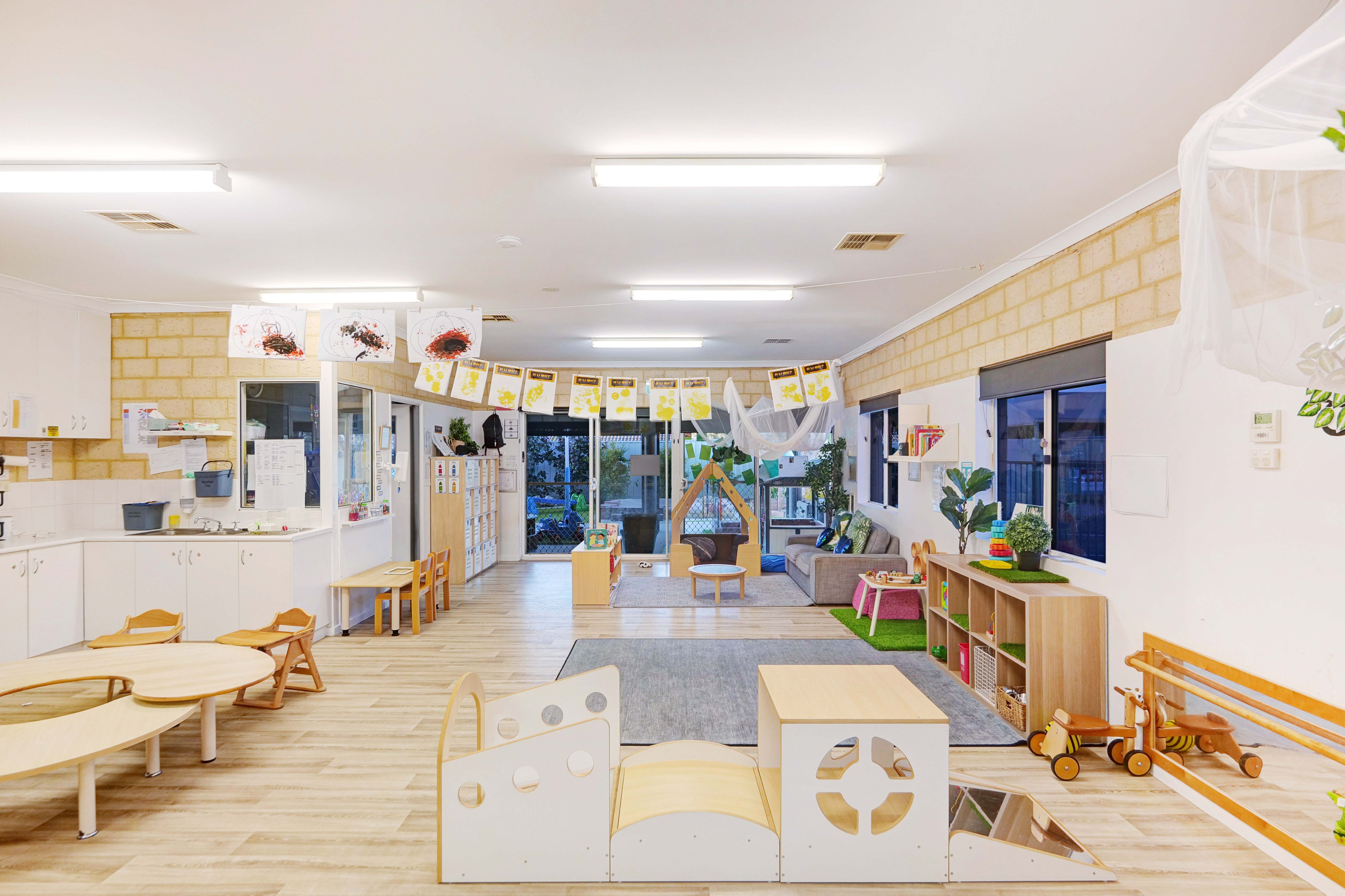 17 Kingsway, Madeley WA 6065