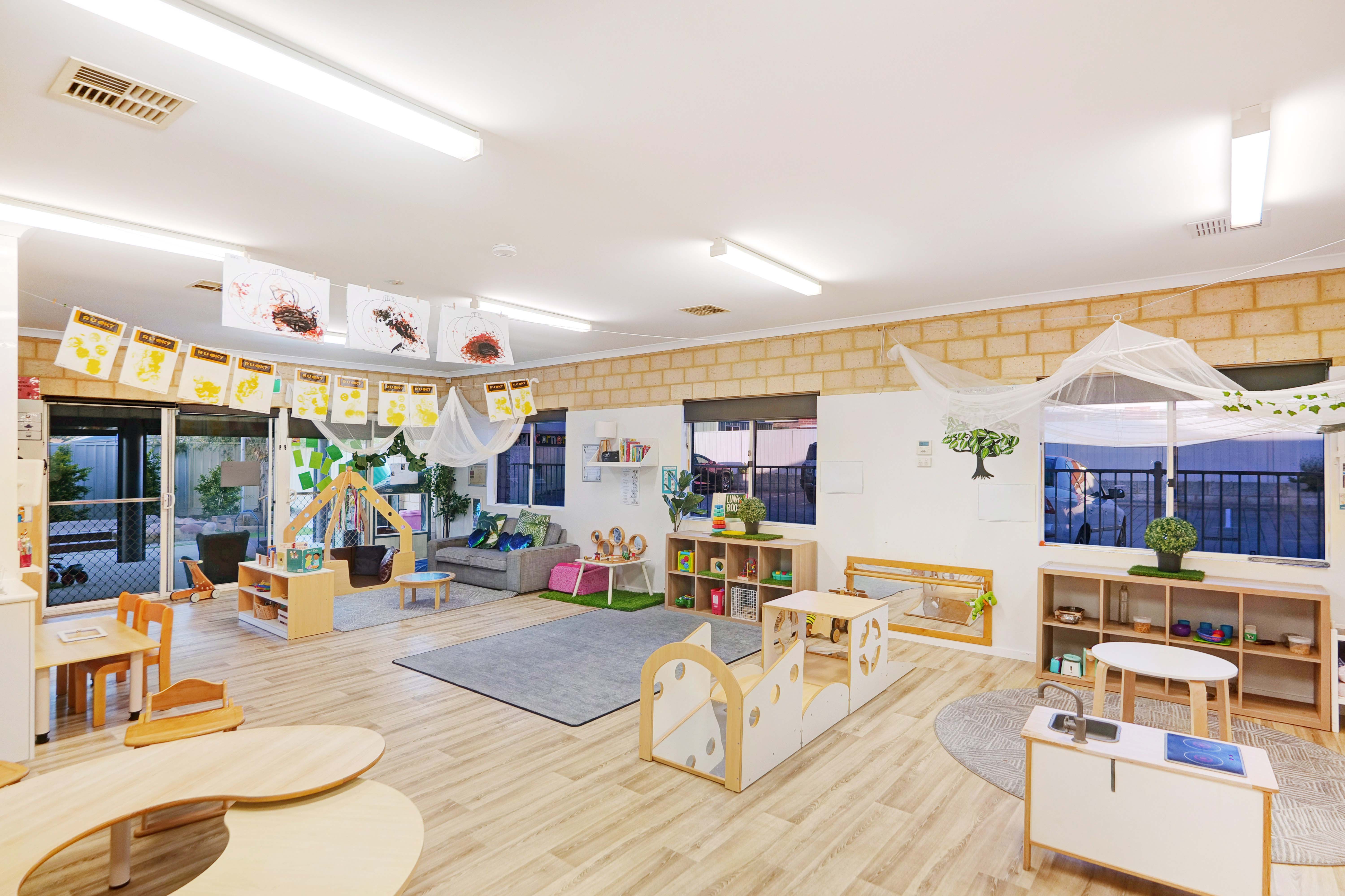 17 Kingsway, Madeley WA 6065