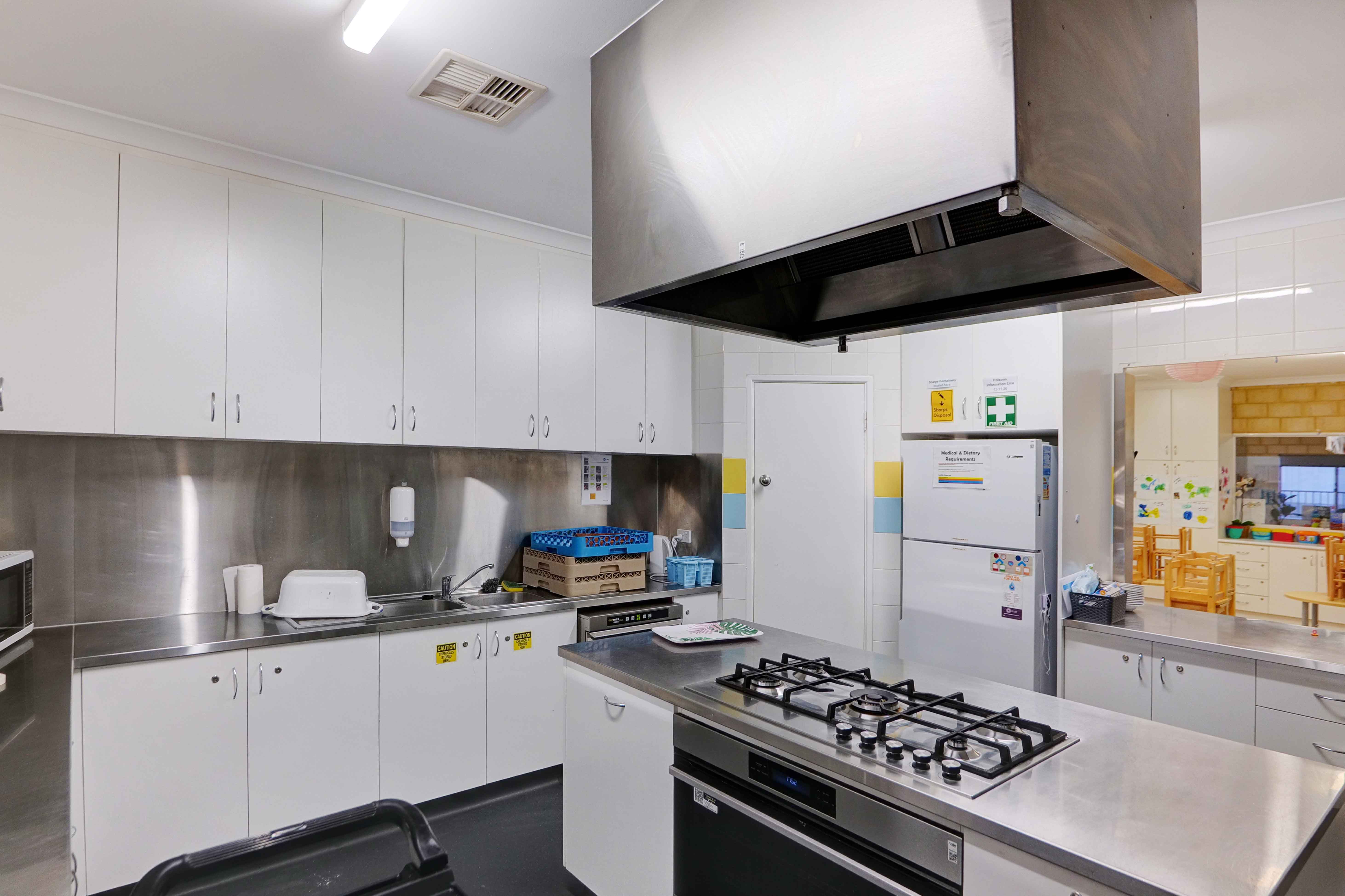 17 Kingsway, Madeley WA 6065