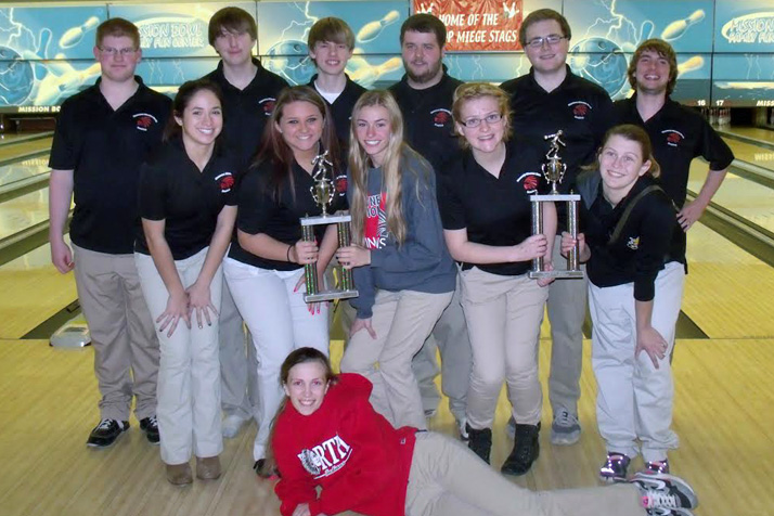 SM North's boys and girls varsity bowling teams celebrating their tournament win. Photo courtesy SM North.