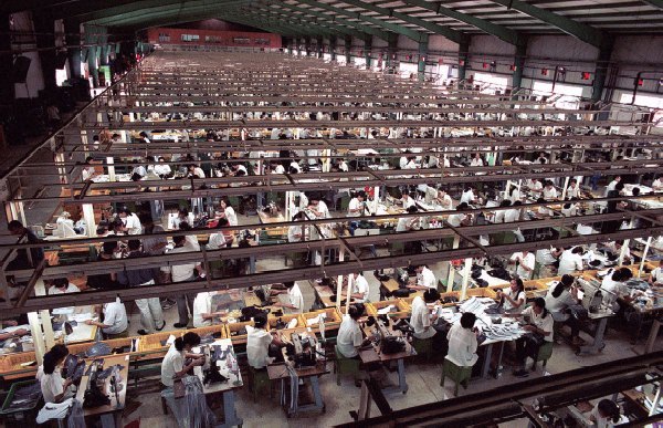 1350379899_Nike-Sweatshops-05.jpg