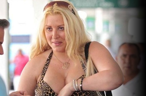 http://s3.amazonaws.com/rapgenius/181-photo-loana-meconnaissable-a-miami.jpg