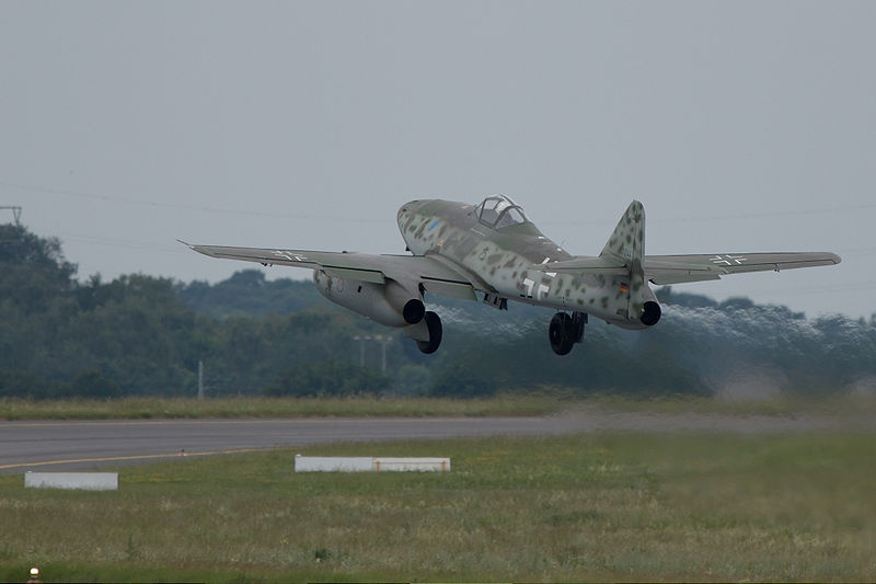 Hob ich ab und lies es Krachen, wie ein.. – Über den Wolken