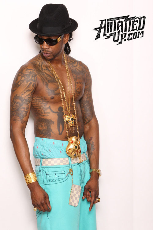 I don't like nothing but hoes and tattoos on my body, yeah