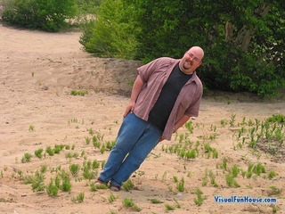 extreme-leaning-optical-illusion.jpg