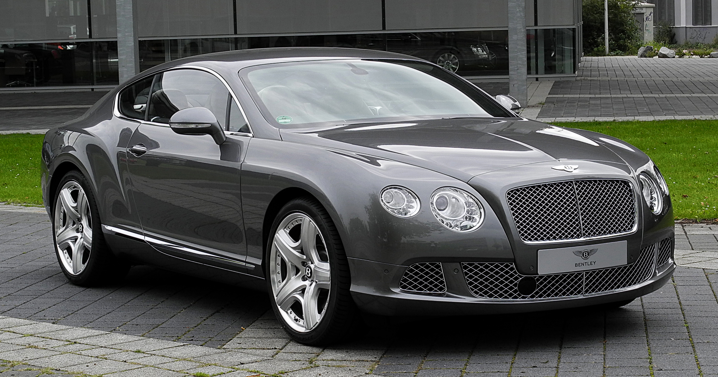 Y'aura pas d'Bentley – Dolce Vita by Lacrim