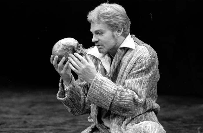 http://s3.amazonaws.com/rapgenius/hamlet_600.jpg