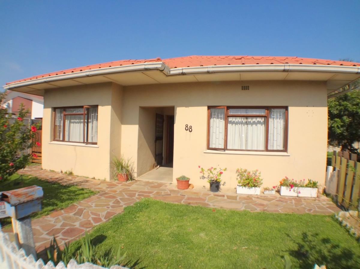 4 Bedroom house for sale in Strand