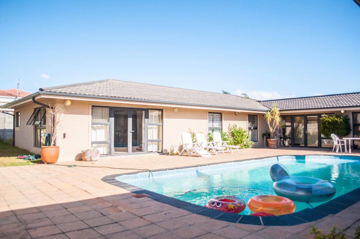 4 Bedroom house for sale in Somerset West