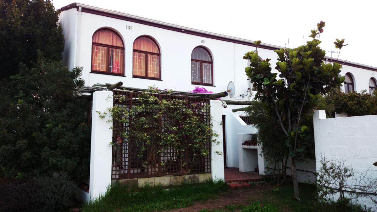 3 Bedroom duplex townhouse sectional for sale in Sunridge