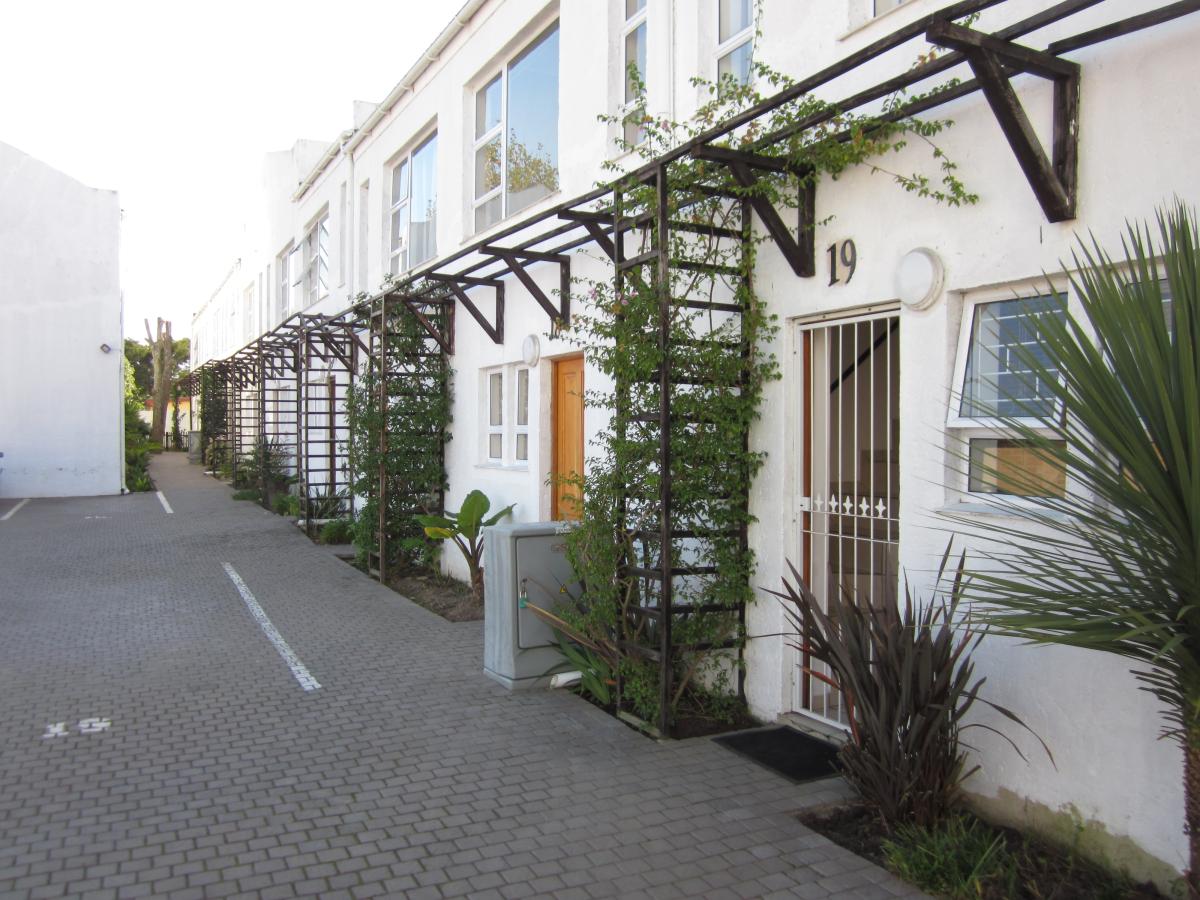 2 Bedroom duplex townhouse sectional for sale in South