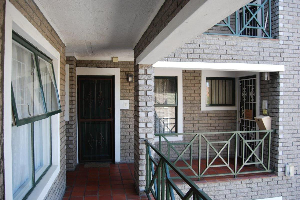 Bachelor flat for sale in Durbanville
