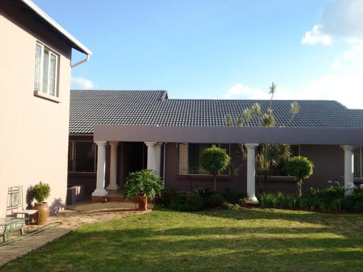 4 Bedroom house for sale in Cashan Ext 4