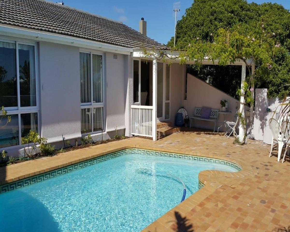 2 Bedroom house for sale in Melkbosstrand