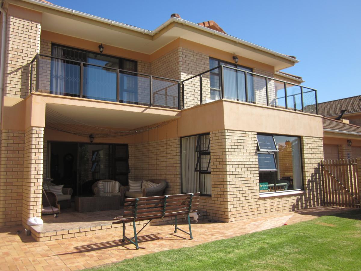 4 Bedroom townhouse sectional for sale in Heather Park