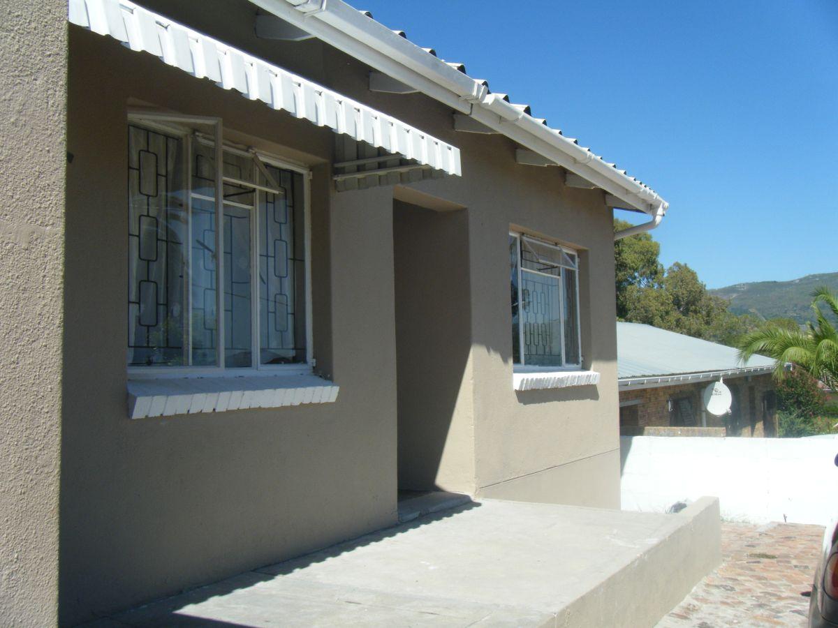 6 Bedroom house for sale in Paarl East
