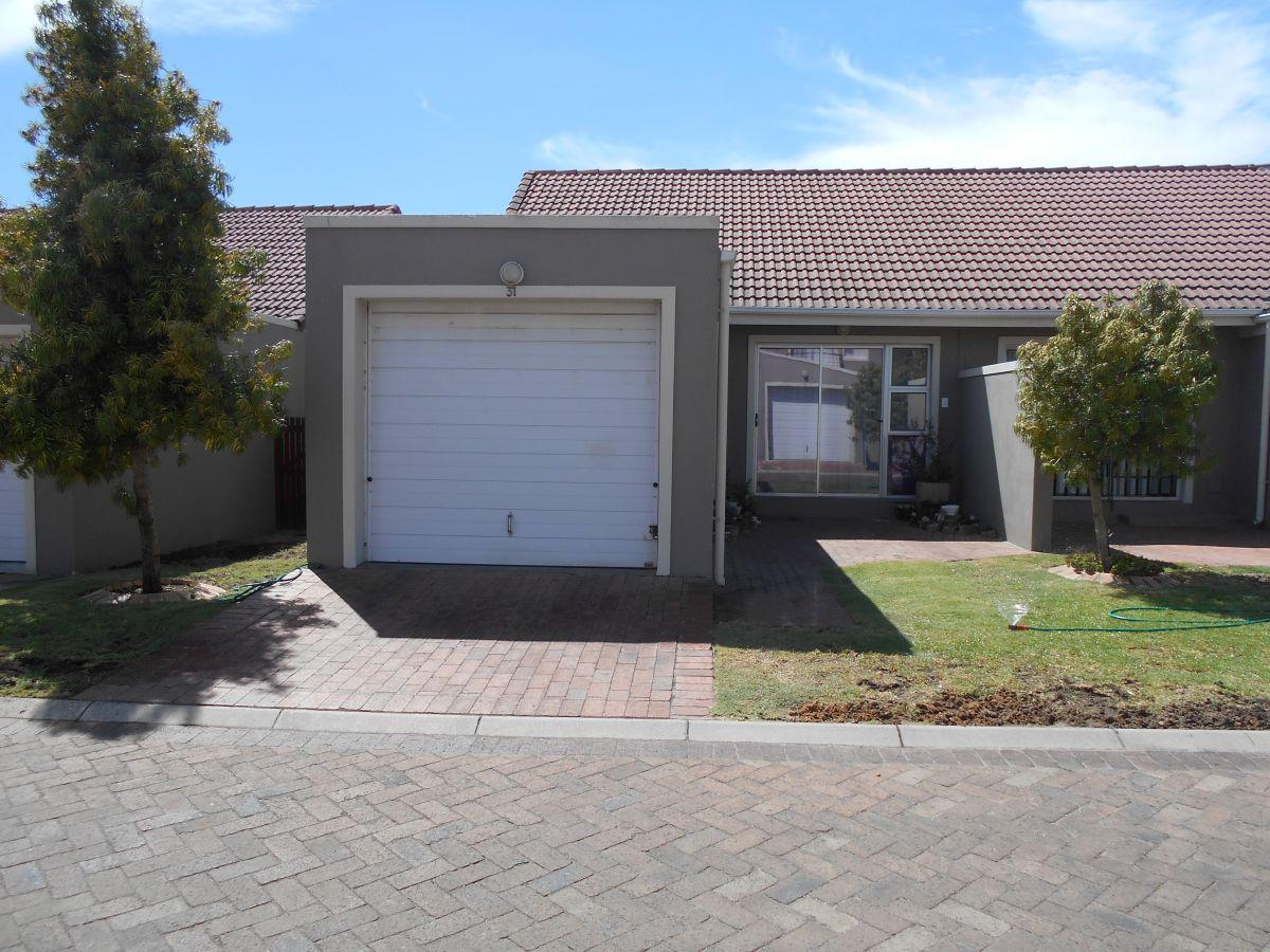 2 Bedroom townhouse for sale in Paarl