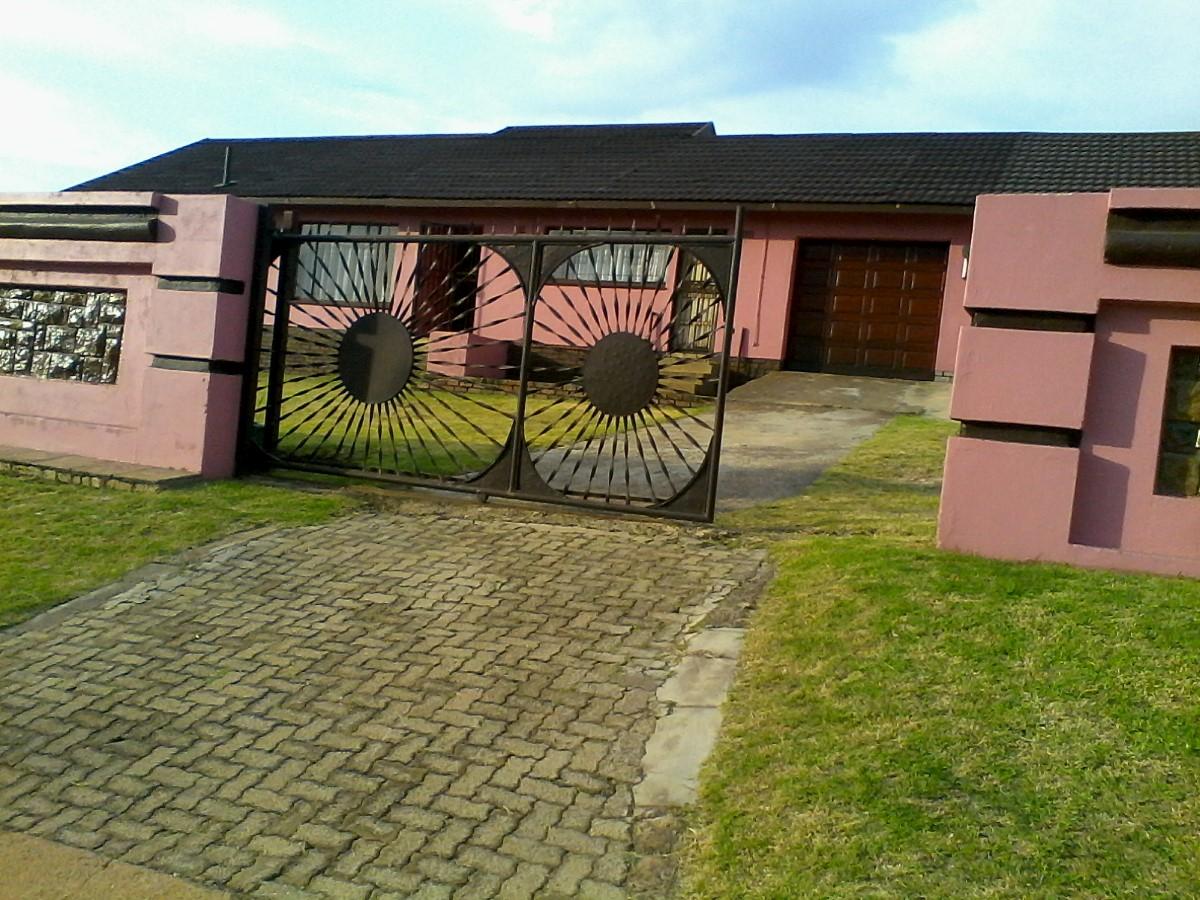 3 Bedroom house for sale in Tasbet Park Ext 1