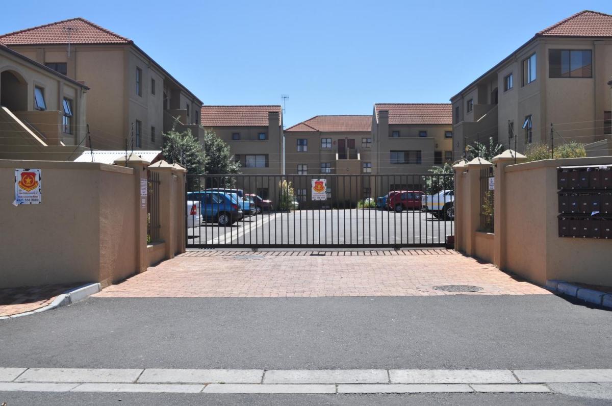 2 Bedroom flat for sale in Parklands