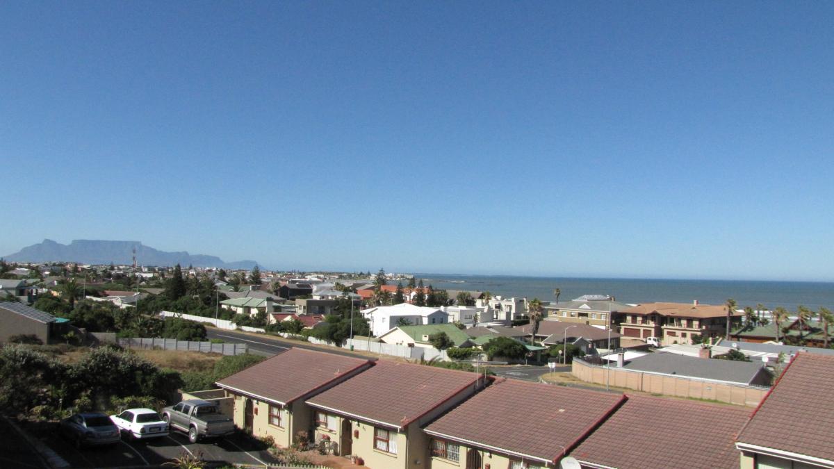 2 Bedroom flat for sale in Melkbosstrand