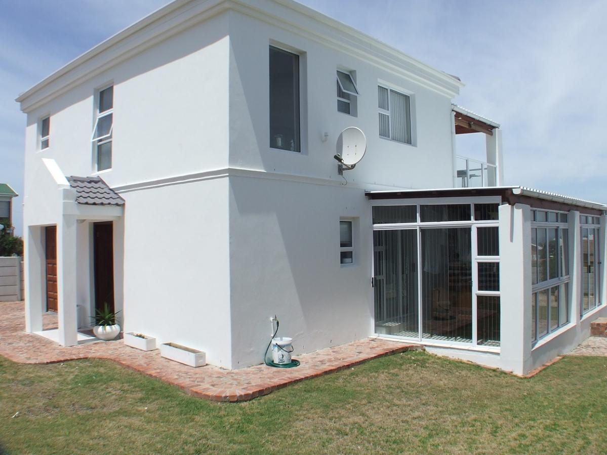 3 Bedroom house for sale in Yzerfontein