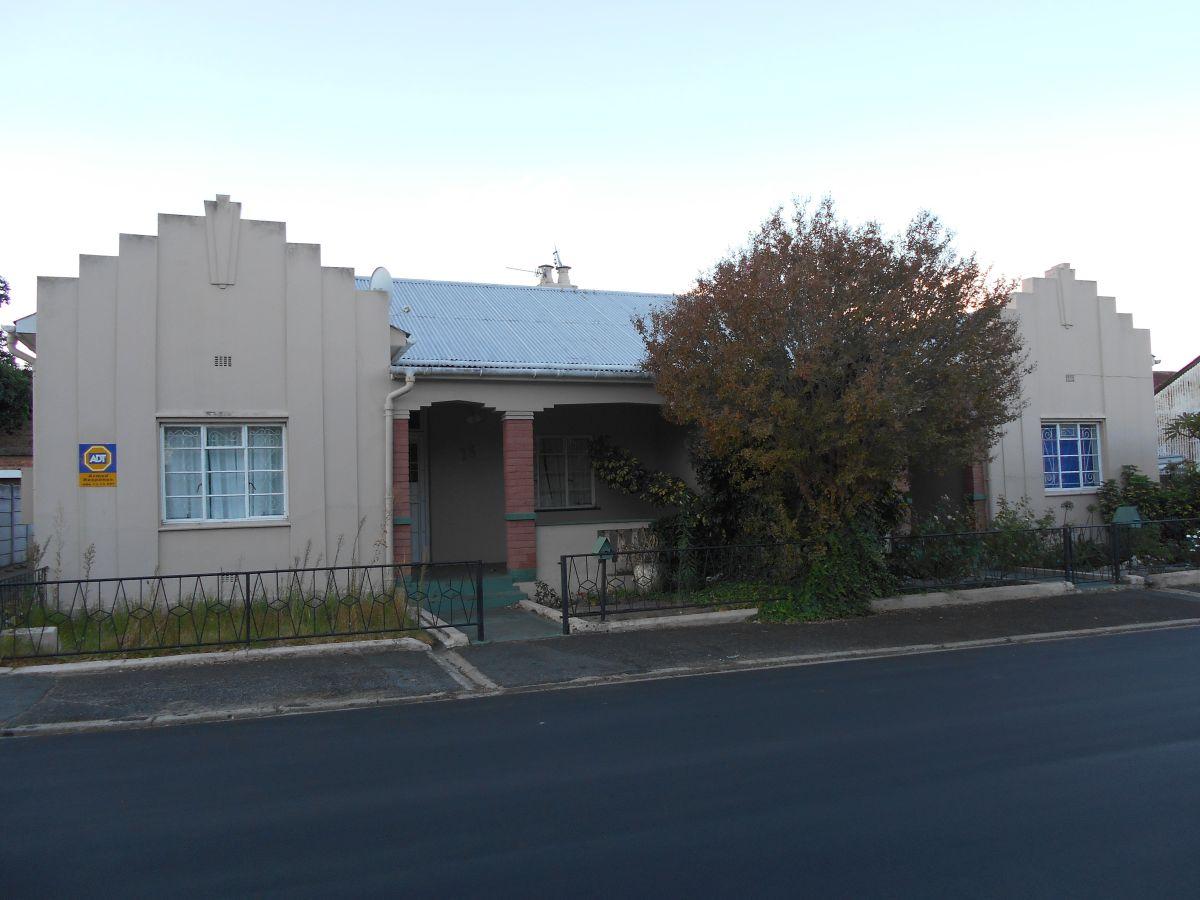 6 Bedroom house for sale in Paarl