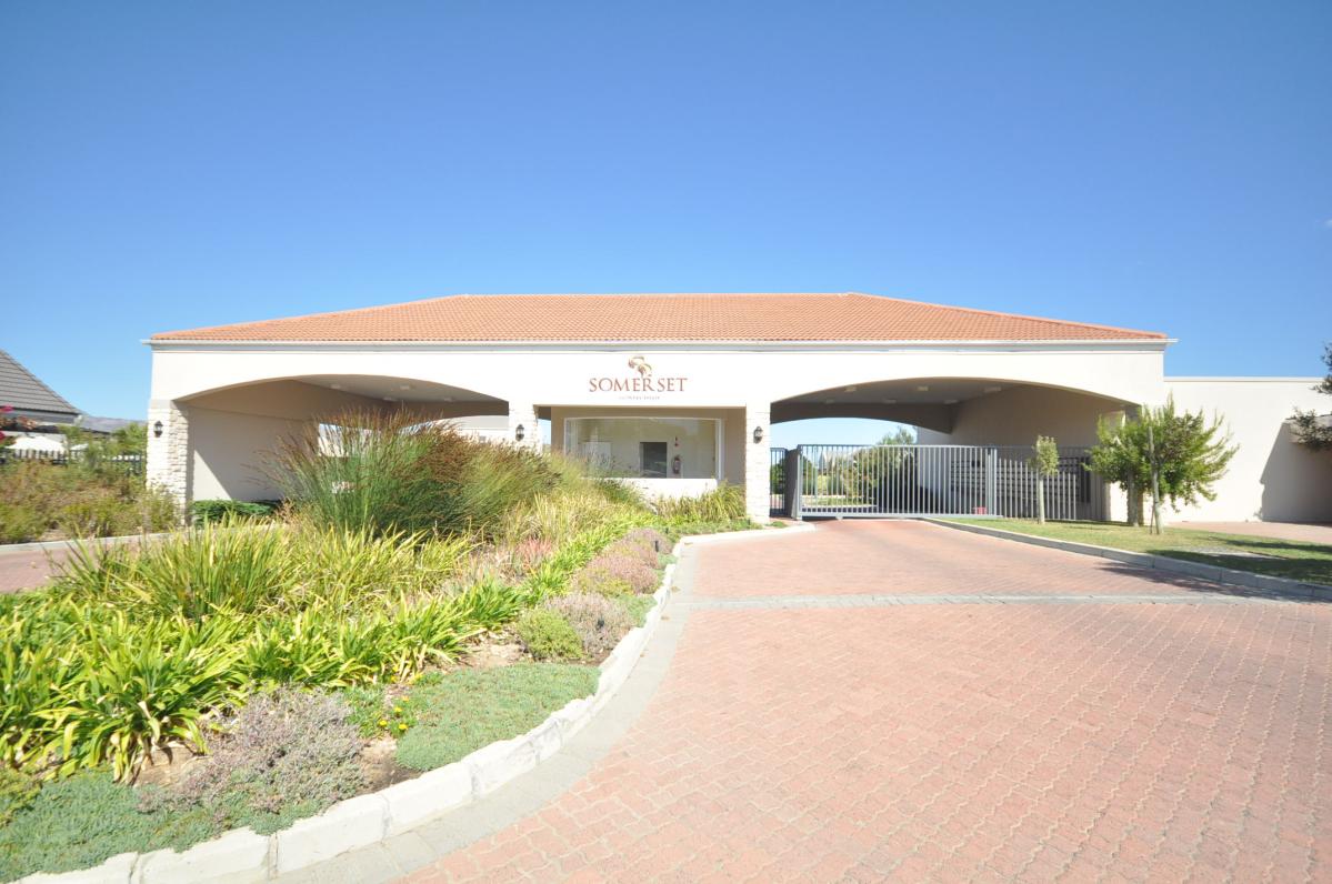 Vacant erf for sale in Somerset Country Estate
